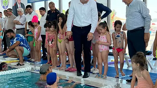 Bigadiç'te bütün çocuklar Yüzme Öğrenecek