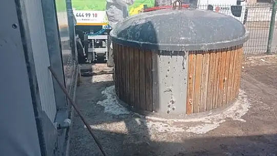 Karesi'de Çöp Konteynırları Dezenfekte Ediliyor