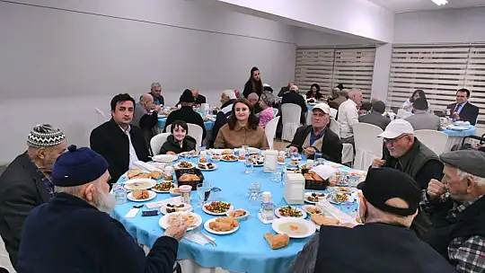 Huzurevinde İftar Vakti