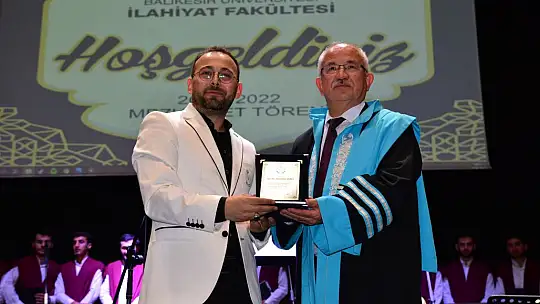 BAÜN İlahiyat Fakültesi'nde Mezuniyet Sevinci