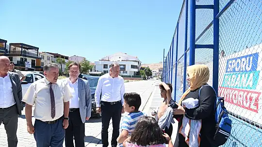 Çocuklar Yüzmeyi Karesi Millet Bahçesi'nde Öğreniyor