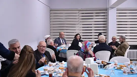 Huzurevinde İftar Vakti