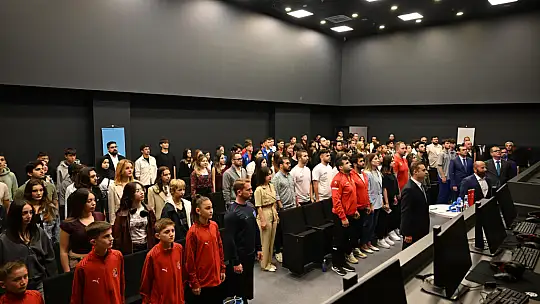 Ahmet Akın, Gençlik Haftası'nda gençlerle ve sporcularla buluştu
