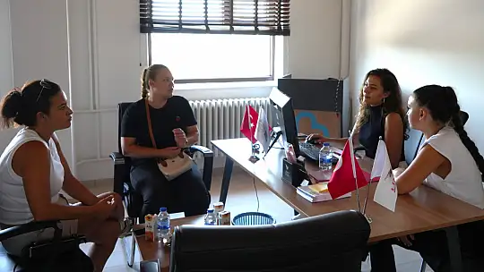 Büyükşehir'in Yakın Tercih Merkezleri'ne Gençlerden Yoğun İlgi