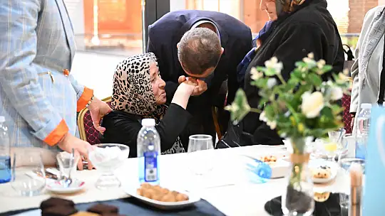 Akın, şehit annelerini yalnız bırakmadı
