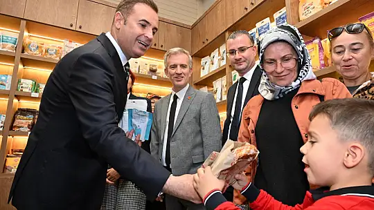 Akın'dan gönüllere dokunan iki açılış