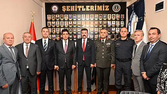 Akın'dan gönüllere dokunan iki açılış