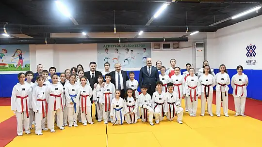 ALTIEYLÜL'ÜN VİZYON PROJELERİ VALİ USTAOĞLU'NDAN TAM NOT ALDI