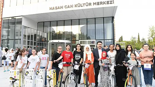 Altıeylül'de 'Bilinçli Gençliğe Doğru