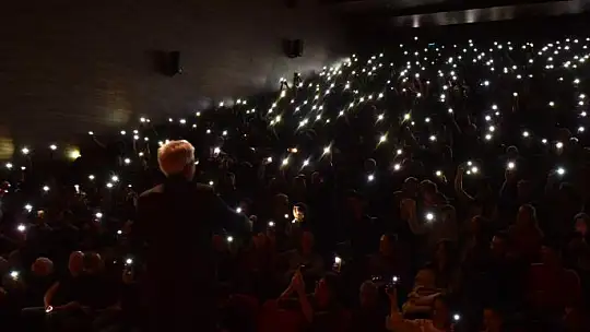 ALTIEYLÜL'DE SİNEMA VE TİYATRO ETKİNLİKLERİ BÜYÜK BEĞENİ TOPLADI