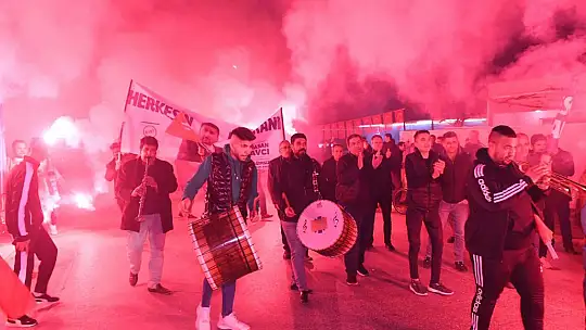 ALTIEYLÜLLÜ VATANDAŞLAR: 'BU SEVDA BİTMEZ'