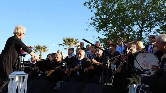 Edremit'te Anneler Günü Konserle Kutlandı