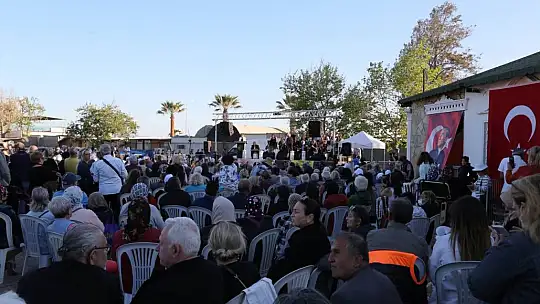 Edremit'te Anneler Günü Konserle Kutlandı