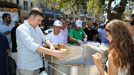 Edremit Belediyesi'nden 15 Bin Kişilik Aşure İkramı