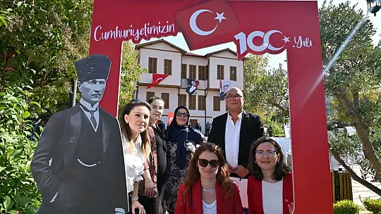 Cumhuriyetin 100. Yıldönümü Karesi Atatürk Evi'nde Kutlandı