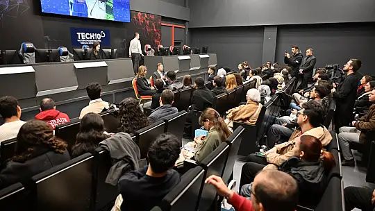 Akın: 'Gençlerimizin her talebi bizim önceliğimiz'