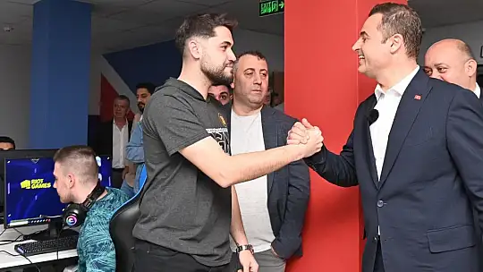 Başkan Akın'ın ilk ilçe ziyareti baba ocağı Gönen'e