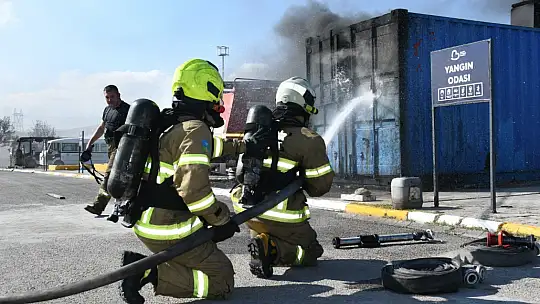 Balıkesir İtfaiyesinin eğitim tatbikatı gerçeği aratmadı
