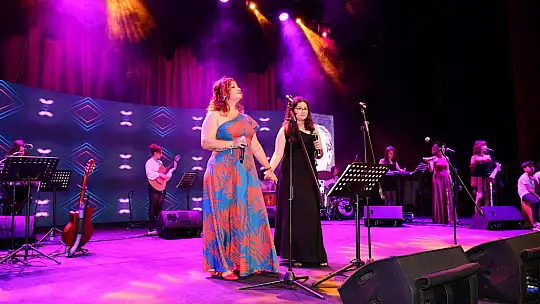Balıkesir'de anneler ve çocuklarından benzersiz konser