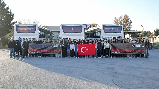 Balıkesirli gençler Ata'nın huzurunda