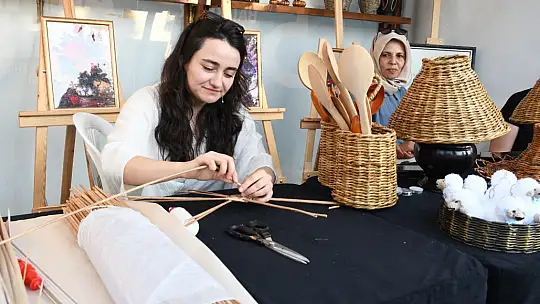 BALMEK Sergisinde El Emeği Ürünler Sanatseverlerle Buluştu
