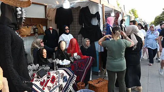 BALMEK Sergisinde El Emeği Ürünler Sanatseverlerle Buluştu