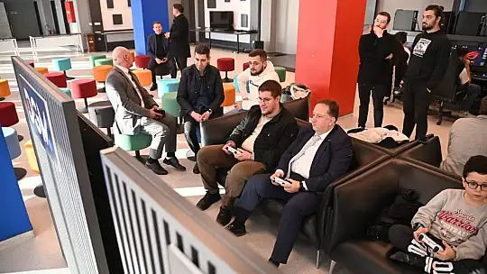 BAŞKAN ORKAN GENÇLERLE BİRARAYA GELDİ