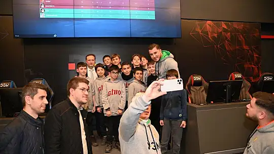 BAŞKAN ORKAN GENÇLERLE BİRARAYA GELDİ