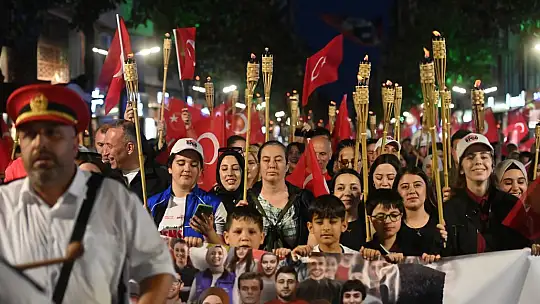 Fener Alayı'nda caddeler kırmızı beyaza büründü
