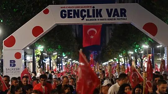Fener Alayı'nda caddeler kırmızı beyaza büründü