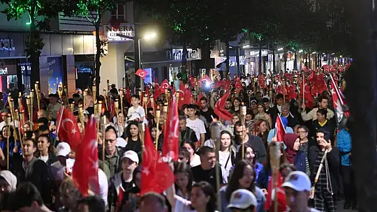 Fener Alayı'nda caddeler kırmızı beyaza büründü