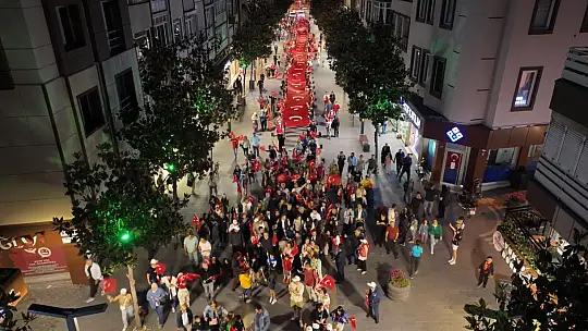 Fener Alayı'nda caddeler kırmızı beyaza büründü