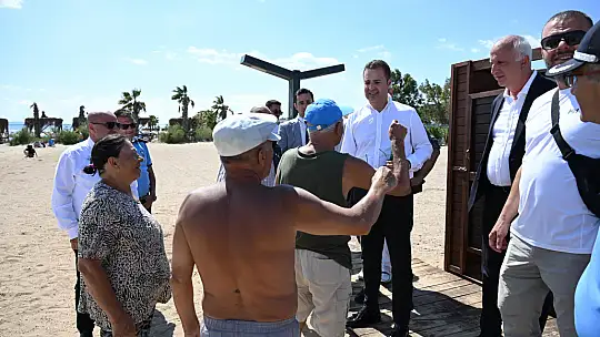 Zabıta ekipleri plajlardan tel çitleri kaldırtıyor
