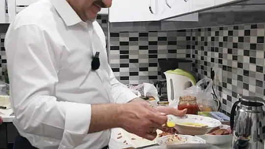 Başkan Yılmaz, Öğrenci Evinde Sahur Yaptı