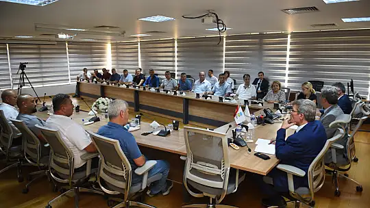 BASKİ Muhtarlarla, Mahallelerin Su Problemini Görüşüyor