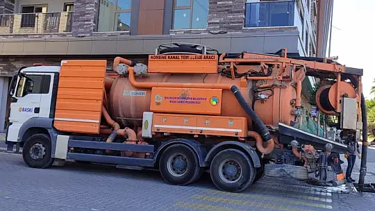 Edremit Şehit Hamdi Bey Meydanı'nın yıllanmış koku sorununu çözüldü