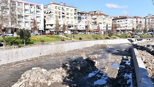 Karesi Petrol Ofisi yıkılıyor, Çay Deresi bitiyor!
