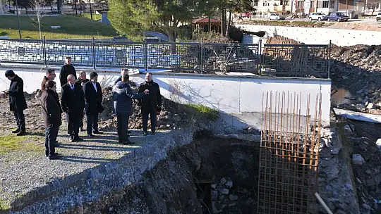 Karesi Petrol Ofisi yıkılıyor, Çay Deresi bitiyor!