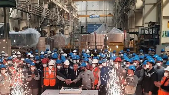 BEST İşçileri maaş zammını pastayla kutladı