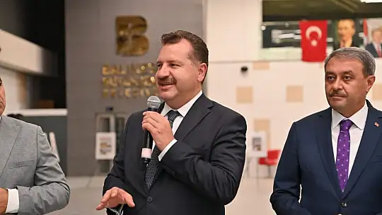Darbecilere Meydan Okuyan Manşetler Sergilendi