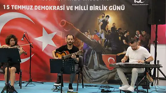 Darbecilere Meydan Okuyan Manşetler Sergilendi