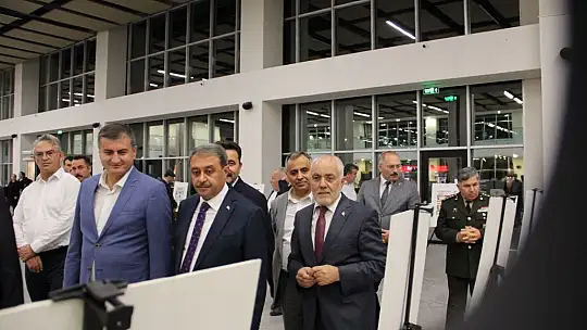 Darbecilere Meydan Okuyan Manşetler Sergilendi