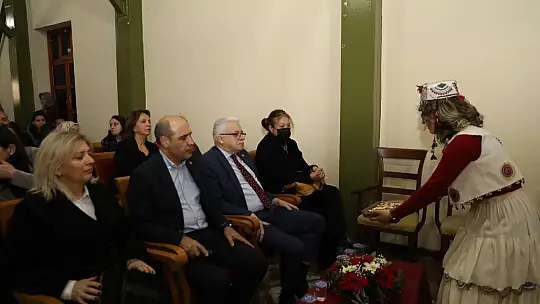 Burhaniye'de Zeytin Hasat Festivali ve Deve Güreşleri Başlıyor