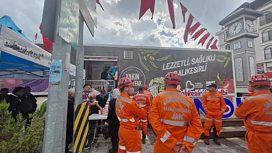 Büyükşehir Belediyesi 107 araç, 242 personelle deprem bölgesinde