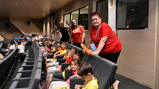 Tiyatro Festivali'ne izleyici akını