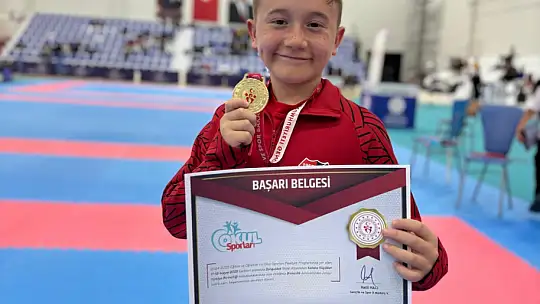 Balıkesir'in minik şampiyonu Türkiye'nin gururu olma yolunda ilerliyor