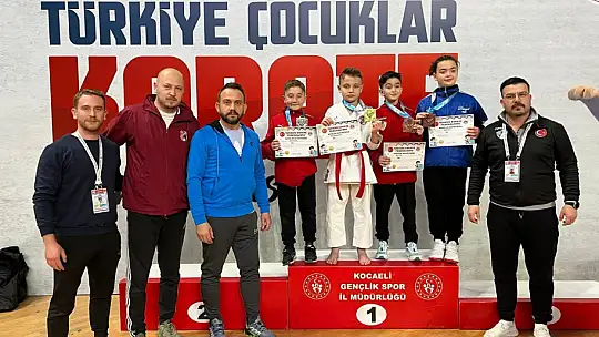Balıkesir'in minik şampiyonu Türkiye'nin gururu olma yolunda ilerliyor