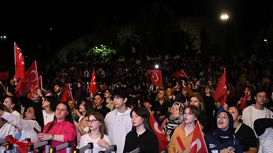 - Büyükşehir'in etkinlikleri Avlu'yu renklendirdi