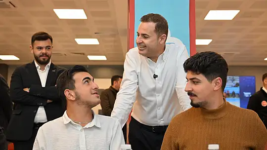 Akın: 'Gençlerimizin her talebi bizim önceliğimiz'