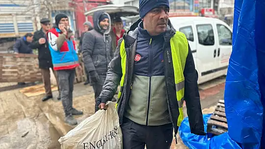 Depremzedeler için Sındırgı Birlik Oldu, 2 TIR Yola Çıktı